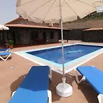 Вилла Cercado Del Medio, Con Piscina Privada