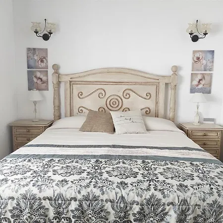 Villa Cercado Del Medio, Con Piscina Privada *