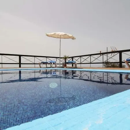 Cercado Del Medio, Con Piscina Privada 아데제