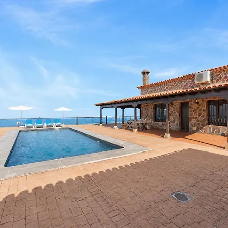 Villa Cercado Del Medio, Con Piscina Privada