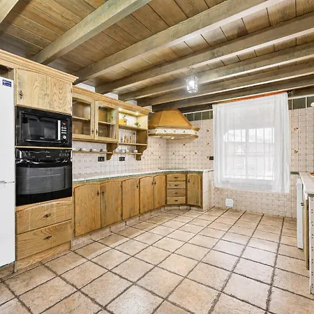 Villa Cercado Del Medio, Con Piscina Privada *